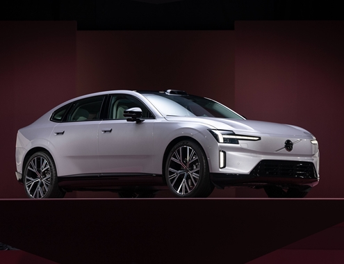 THE NEW VOLVO ES90 