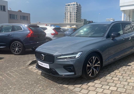 Volvo V60 | B3 mild hybrid, Benzine | Dark | verwarmde zetels |  verw. stuurwiel | BLI