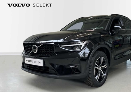 Volvo XC40 Plus Dark B3 Mild-Hybride | Camera | Harman Kardon | Elektrische zetel