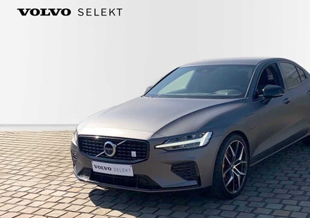 Volvo S60 III Polestar Engineered T8 Hybride | Wrapped in Mat grijs | Trekhaak | Harma