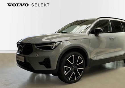 Volvo XC40 Ultra Dark B4 Mild-Hybride | Pano dak | Adpt Cruise | 360° Camera