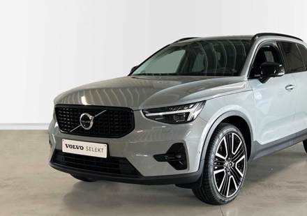 Volvo XC40 Ultra Dark B4 Mild-Hybride | Pano dak | Adpt Cruise | 360° Camera