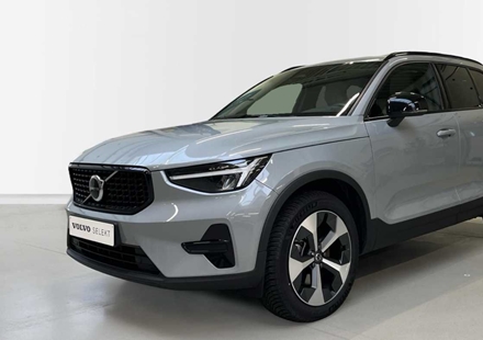 Volvo XC40 Plus Dark B3 Mild hybride | Pano dak | Beige leder | Trekhaak