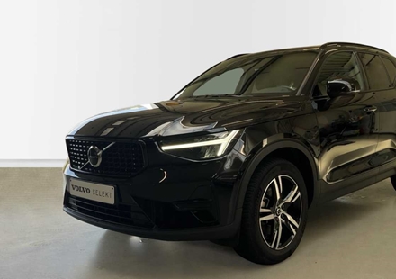 Volvo XC40 Plus Dark B3 Mild hybride | Adapt Cruise Control | Getinte ramen