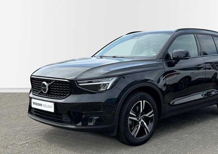 Volvo XC40 Plus Dark B3 Mild hybride Benzine | Adapt Cruise | BLIS dodehoek | Getinte